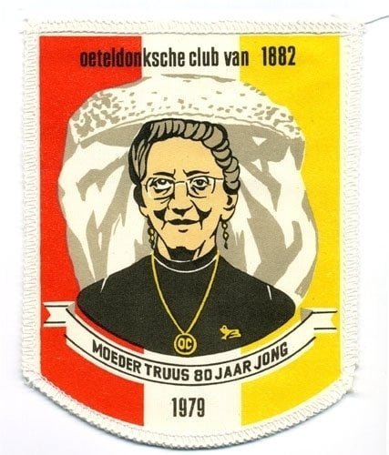 Moeder Truus 80 jaar jong (Jaarembleem 1979)