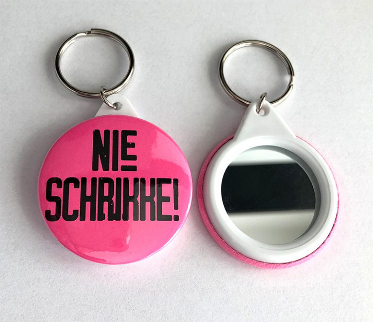 Hanger met spiegeltje - Nie Schrikke!  (4,5cm)